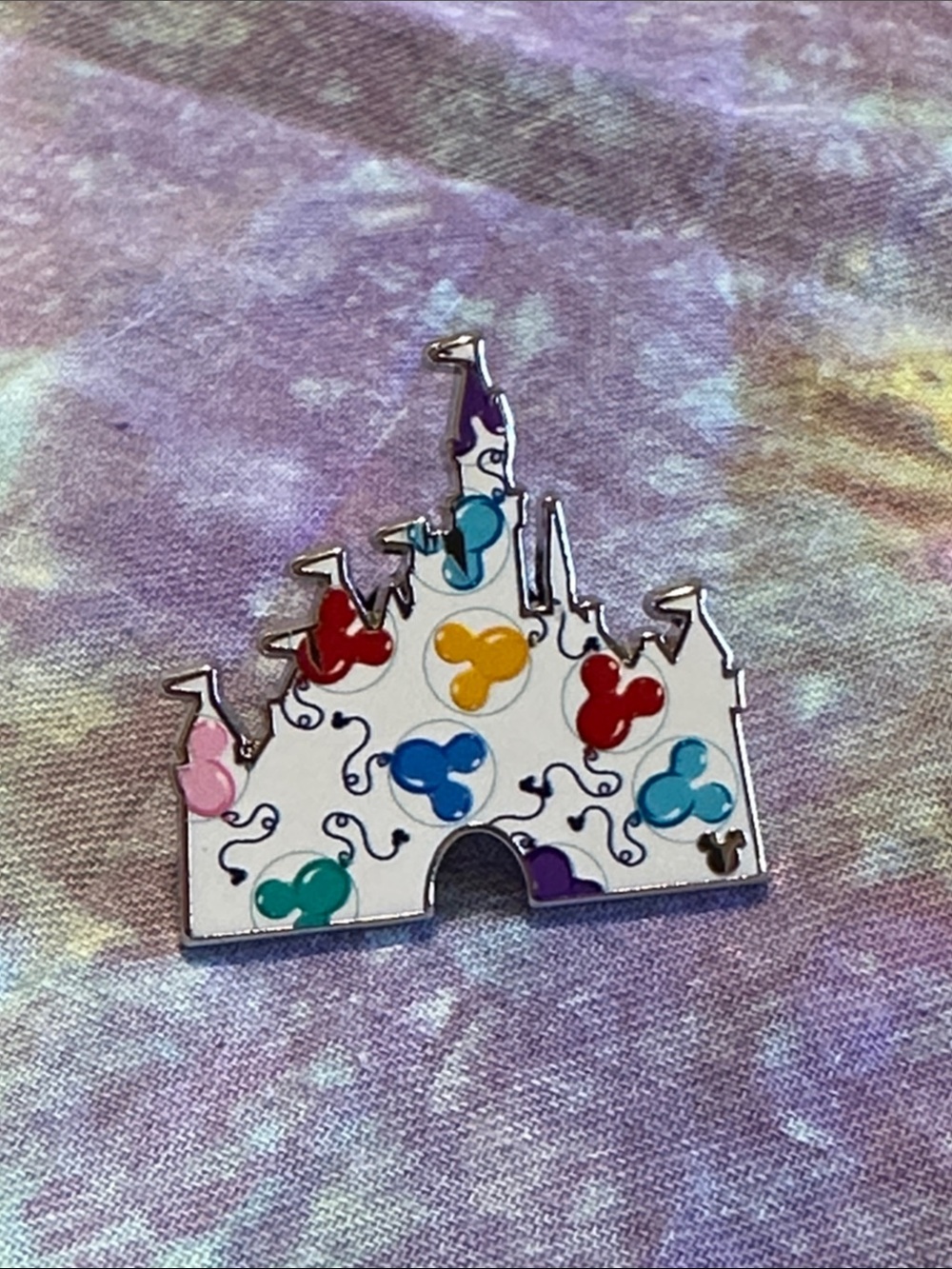 ✨ Disney Hidden Mickey Mystery Pin - Castle with Balloons